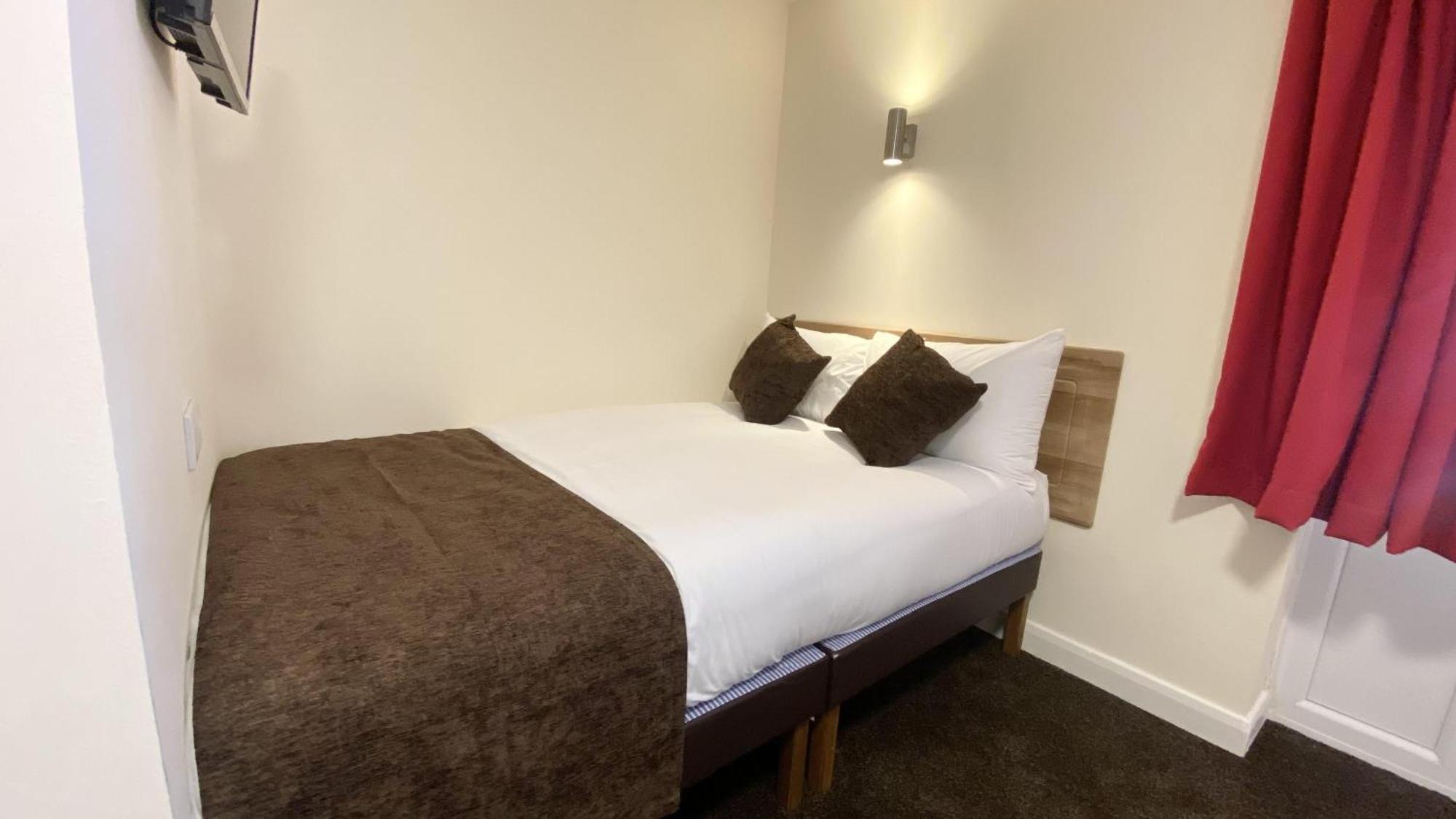 Russ Hill Hotel Charlwood Pokoj fotografie